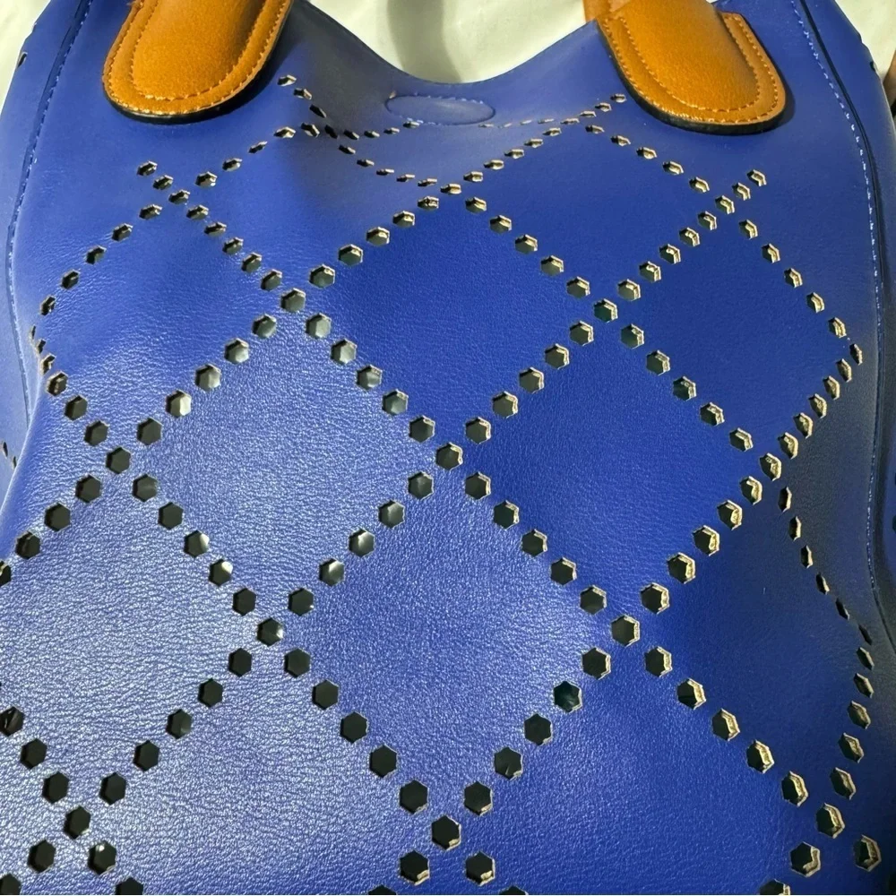 Louenhide Baby Bermuda Tote Bag Electric Blue - Picture 4 of 16